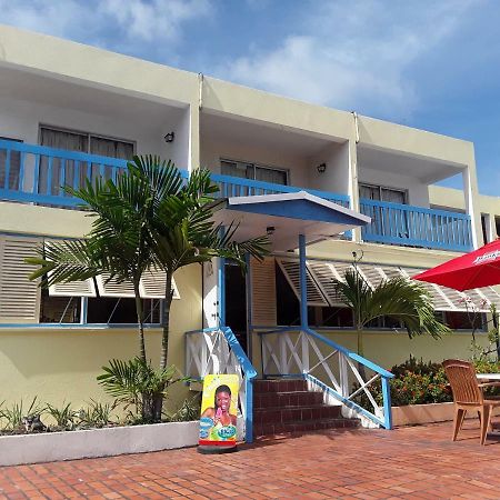 Carib Blue Apartments Oistins Exterior photo