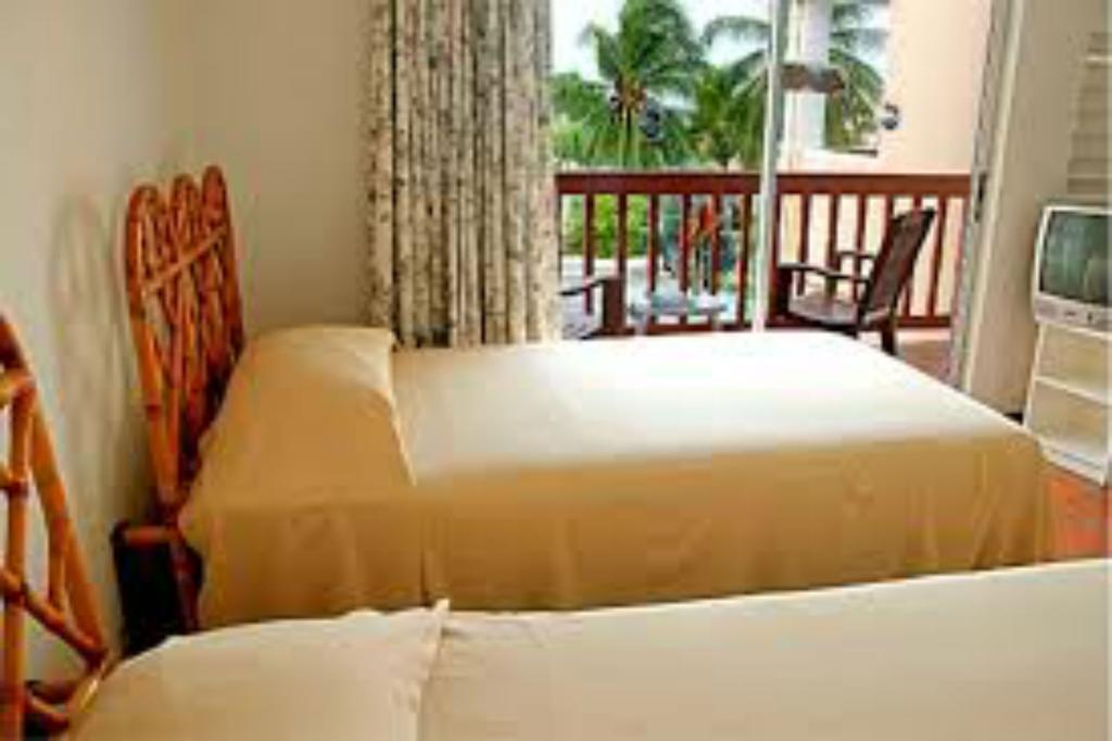 Carib Blue Apartments Oistins Exterior photo
