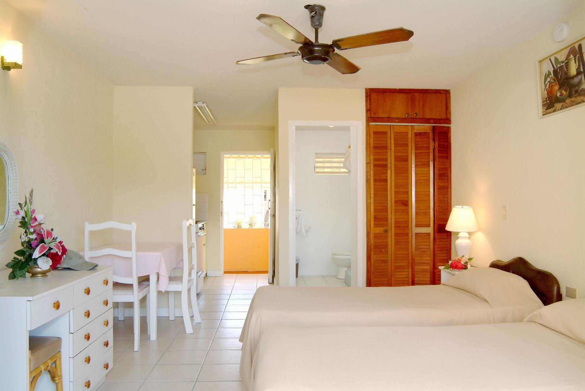 Carib Blue Apartments Oistins Exterior photo