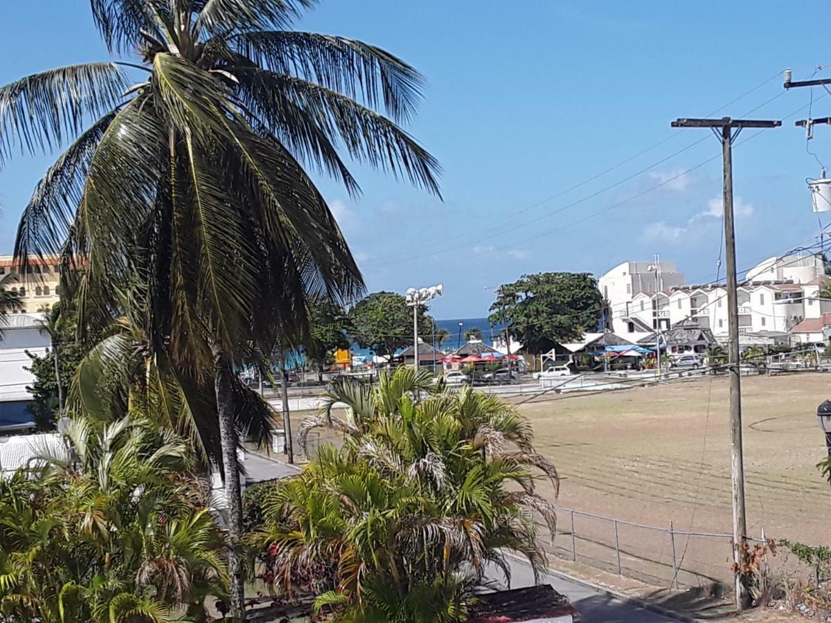 Carib Blue Apartments Oistins Exterior photo